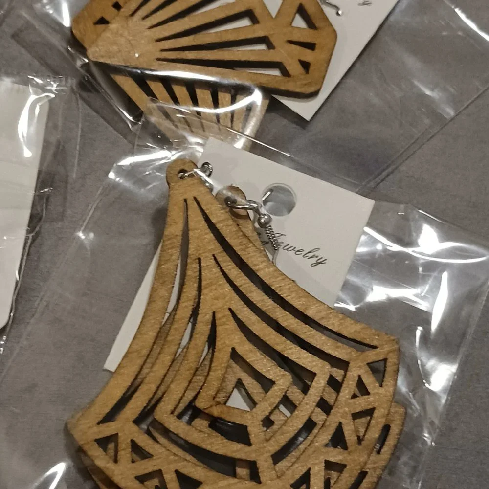 NWT!!! Handmade Wooden Earrings Bundle (14prs) - Picture 4 of 16